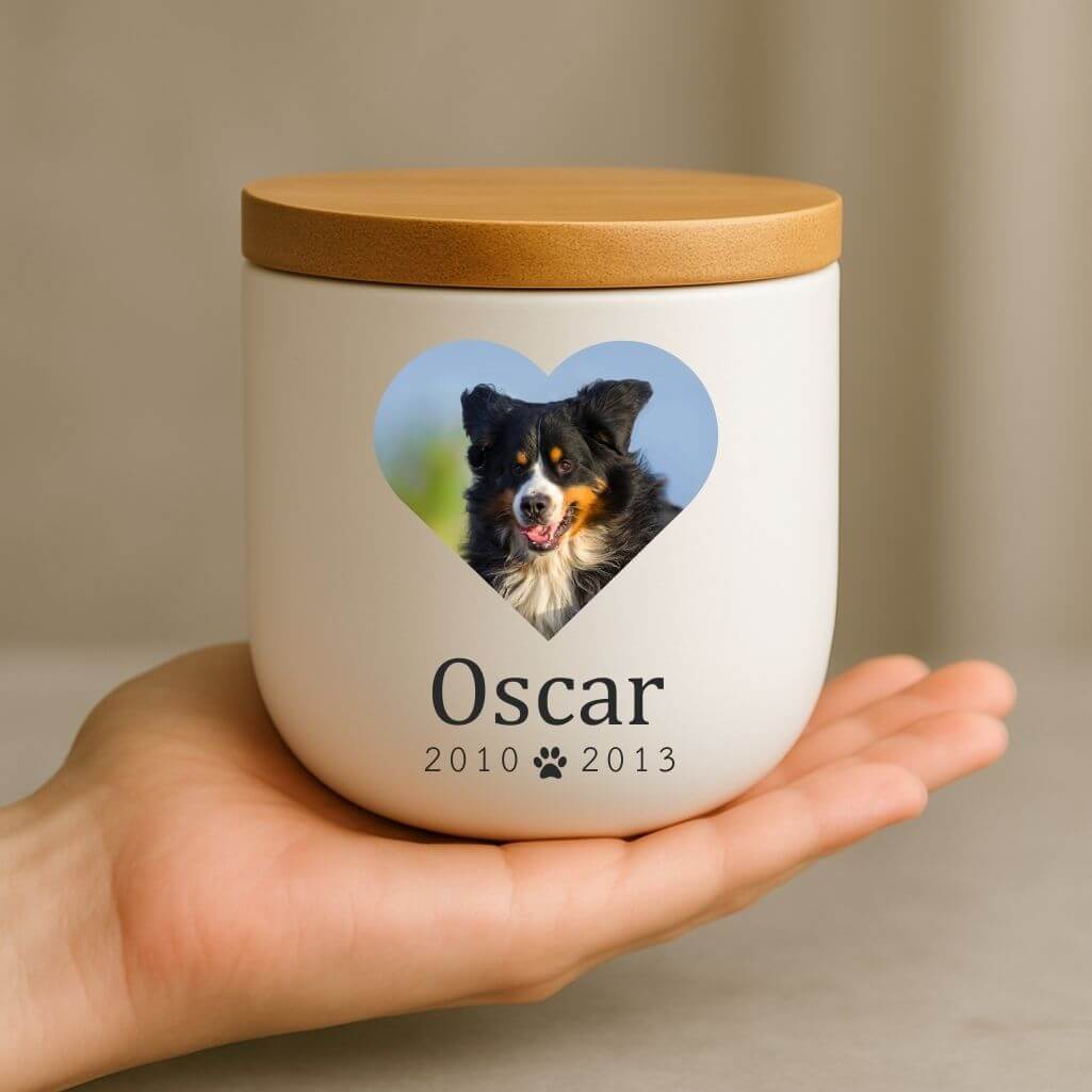 Urna per Cane Personalizzata in Ceramica – Contenitore per le Ceneri del Cane con Foto a Forma di Cuore, Nome e Date